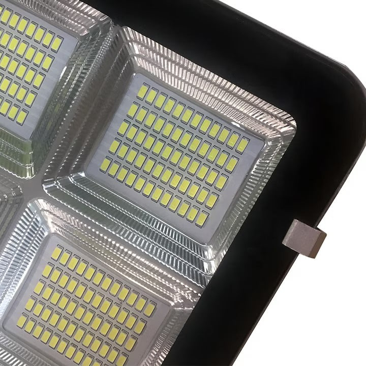Lampa Solara Stradala 400W JORTAN cu 400 LED SMD, Panou Solar 38W, Baterie 35.000 mAh, Brat de Montare Inclus, Telecomanda pentru Controlul Lampii, Iluminare 6500K Alb Rece, Unghi 120°, Autonomie pana la 24h, Protectie IP66